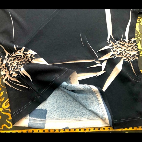 Great funky and stylish top.  amazing.  Details - Picture 7 of 10